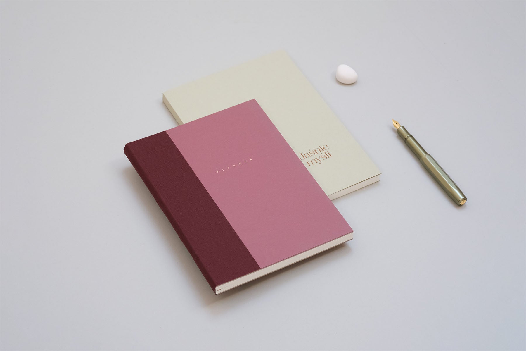 Planner KLASYK – ciemny róż, Papierniczeni, papierniczy design