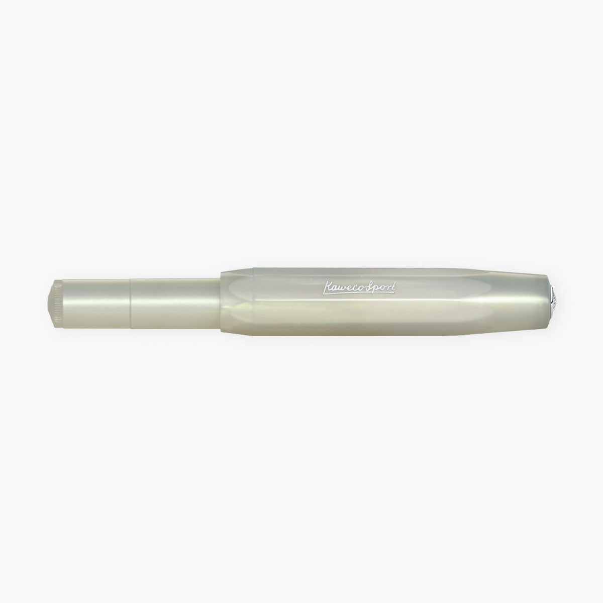 Zamknięte na zakrętkę pióro Kaweco LUNAR Sport Light Green w kolorze jasnozielonym z perłowym wykończeniem.