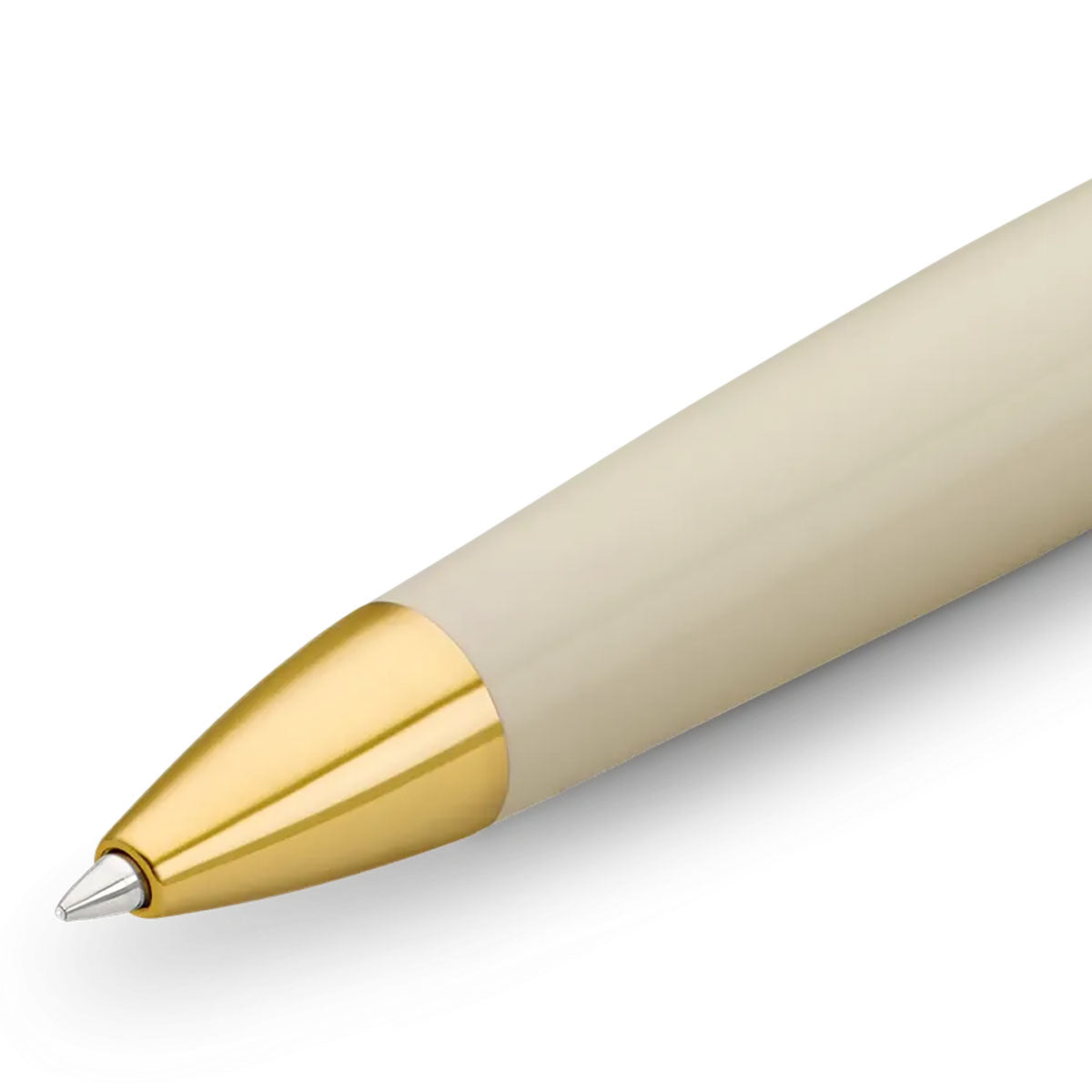 Złote wykończenie pióra kulkowego Kaweco Student w beżowej obudowie.