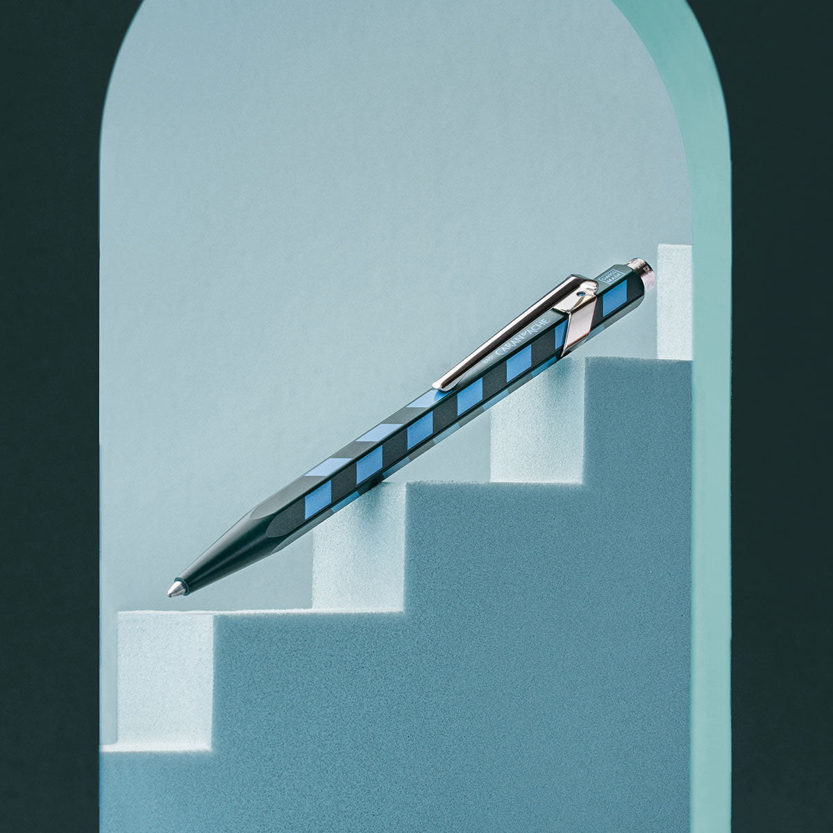 Aluminiowy długopis Caran d'Ache 849 Mosaic - Spruce Green, Caran d'Ache, papierniczy design