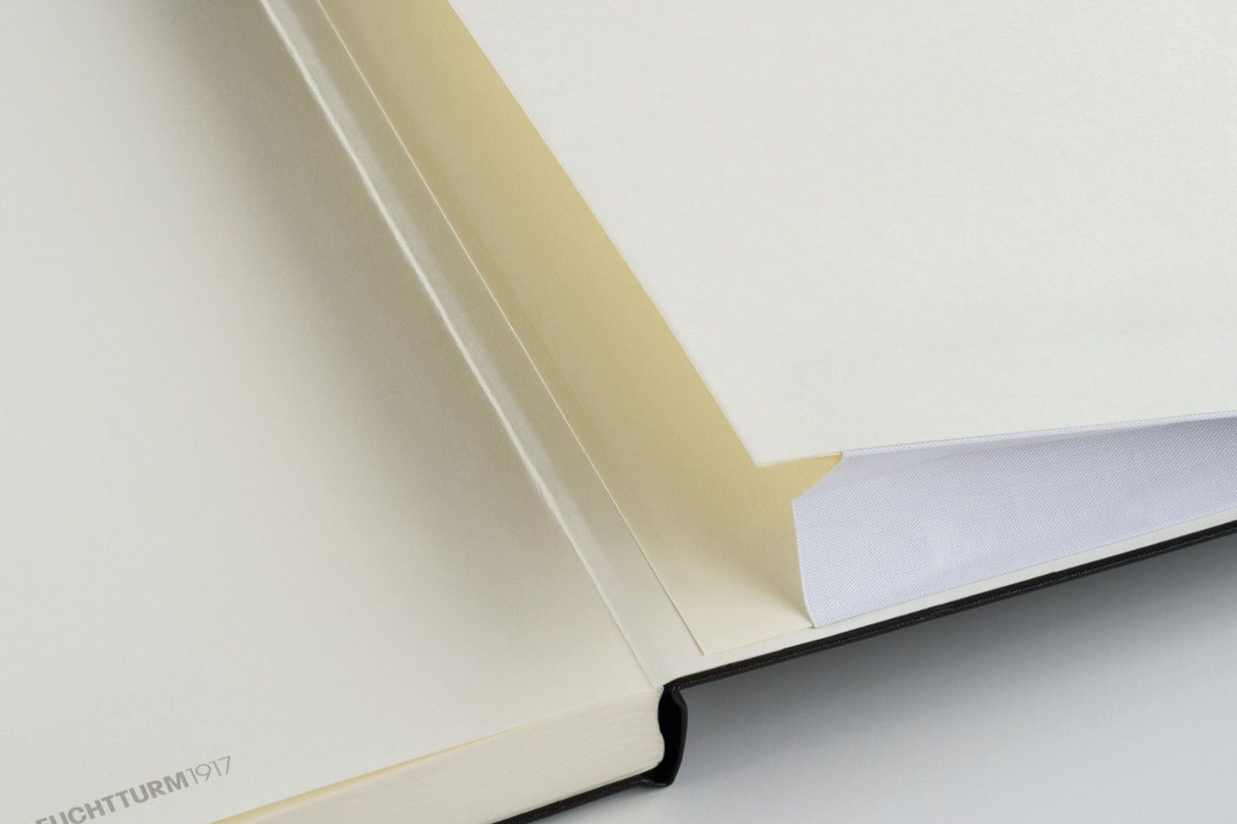 Kalendarz akademicki Leuchtturm1917 na 18 miesięcy (2025/2026), Leuchtturm1917, papierniczy design