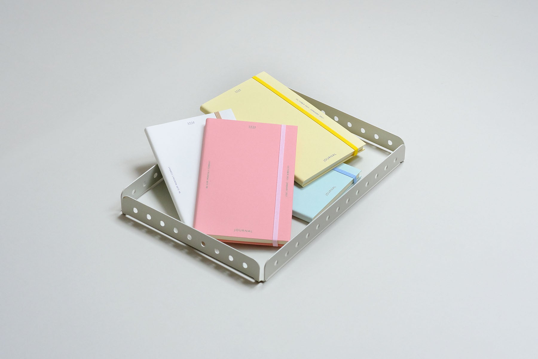 Kalendarz miesięczny 2026 Katy Slim – różowy, HIGHTIDE, papierniczy design