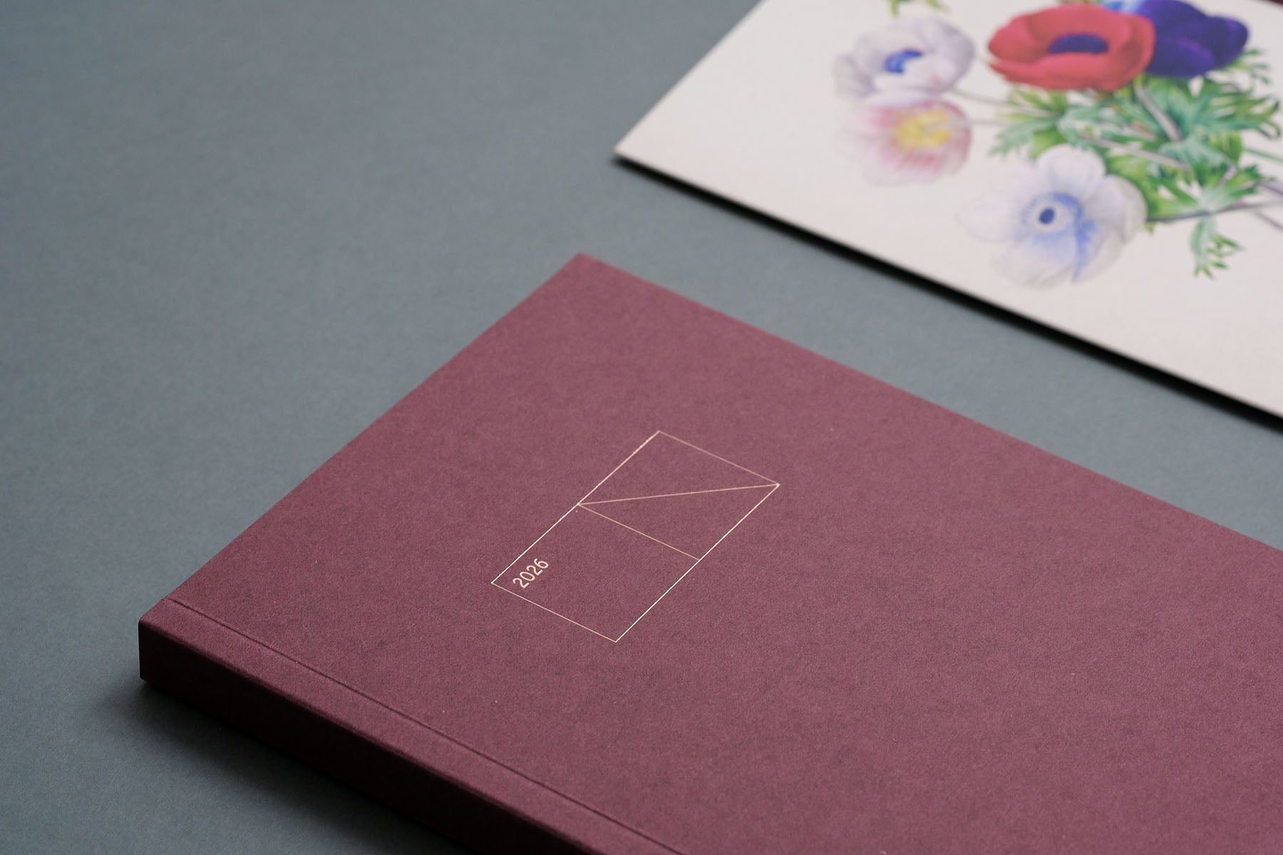 Kalendarz Copper 2026 w miękkiej oprawie – śliwka, Papierniczeni, papierniczy design