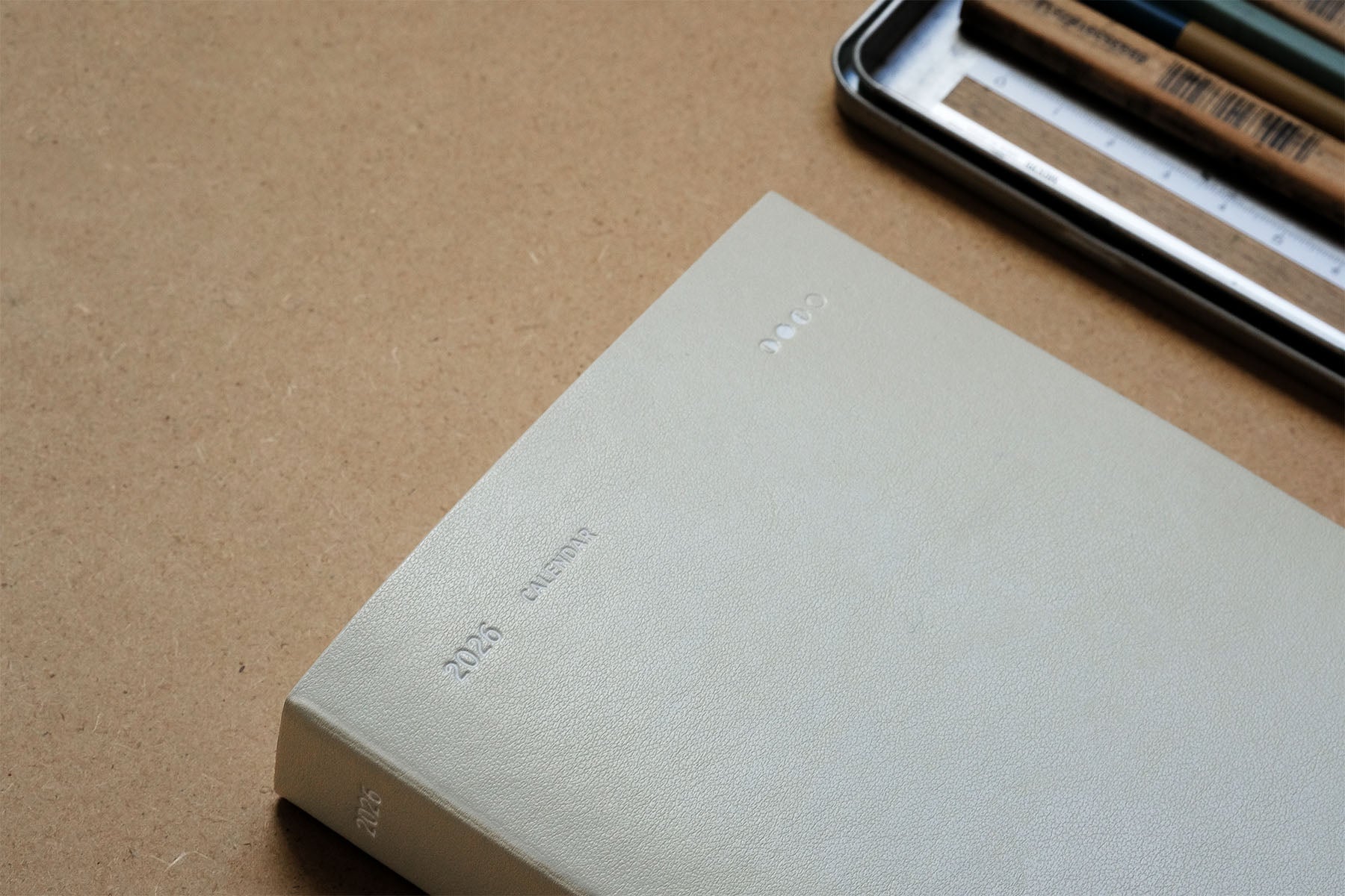 Kalendarz dzienny Everyday 2026 – bawełna, Papierniczeni, papierniczy design