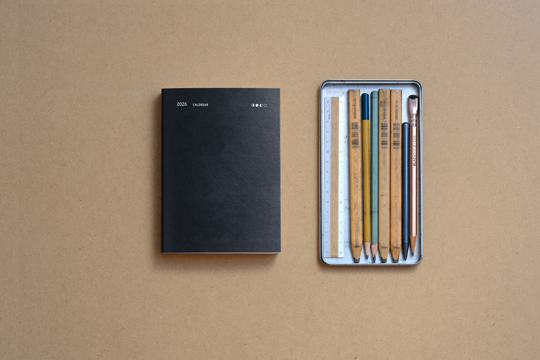 Kalendarz dzienny Everyday 2026 – atrament, Papierniczeni, papierniczy design