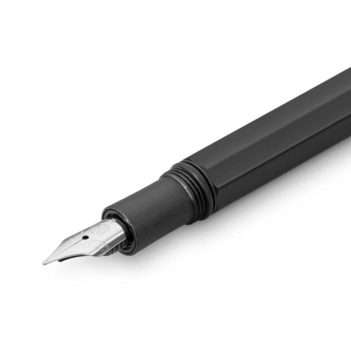 Stalówka oraz fragment korpusu aluminiowego pióra wiecznego Kaweco z kolekcji SPECIAL.