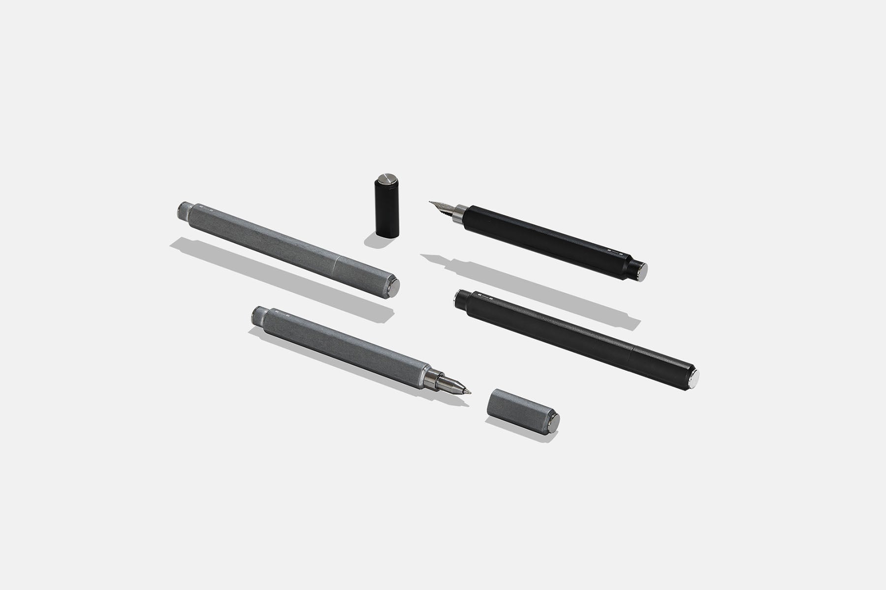 Aluminiowe pióro kulkowe z magnetycznym zamknięciem – czarne, before breakfast, domowe biuro, designerskie artykuły biurowe