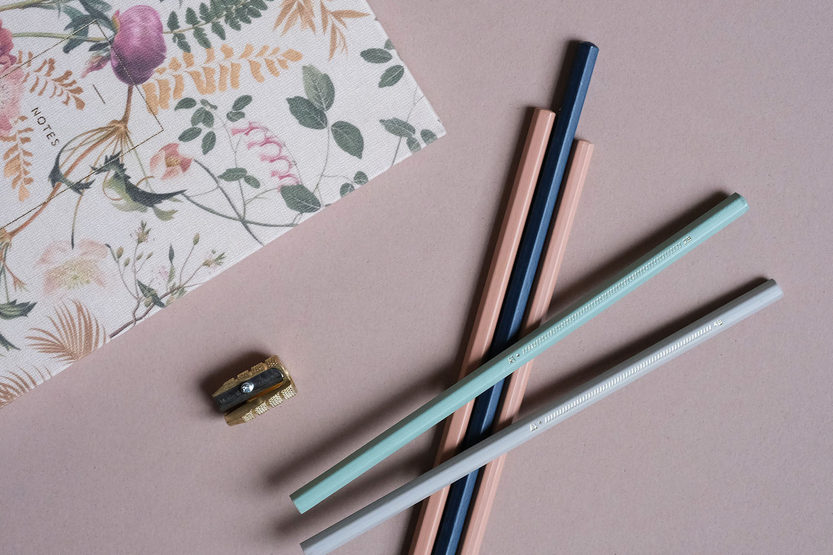 Mosiężna temperówka M+R bullet, Möbius + Ruppert, design sklep papierniczy, domowe biuro