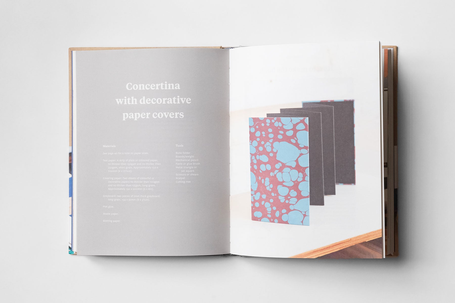 Making books - a guide to creating hand-crafted books, by London Centre for Book Arts, książka o introligatorstwie, papierniczeni, papiernicze design