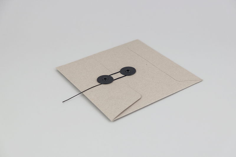 Eko koperty z guzikami Q Papierniczeni, design artykuły biurowe, domowe biuro