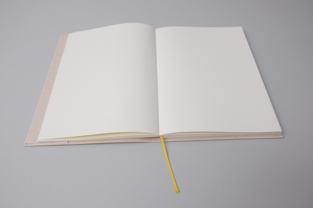 Papierowa okładka MD Paper, Midori, design artykuły biurowe, domowe biuro