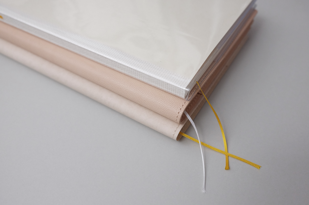 Papierowa okładka MD Paper, Midori, design artykuły biurowe, domowe biuro