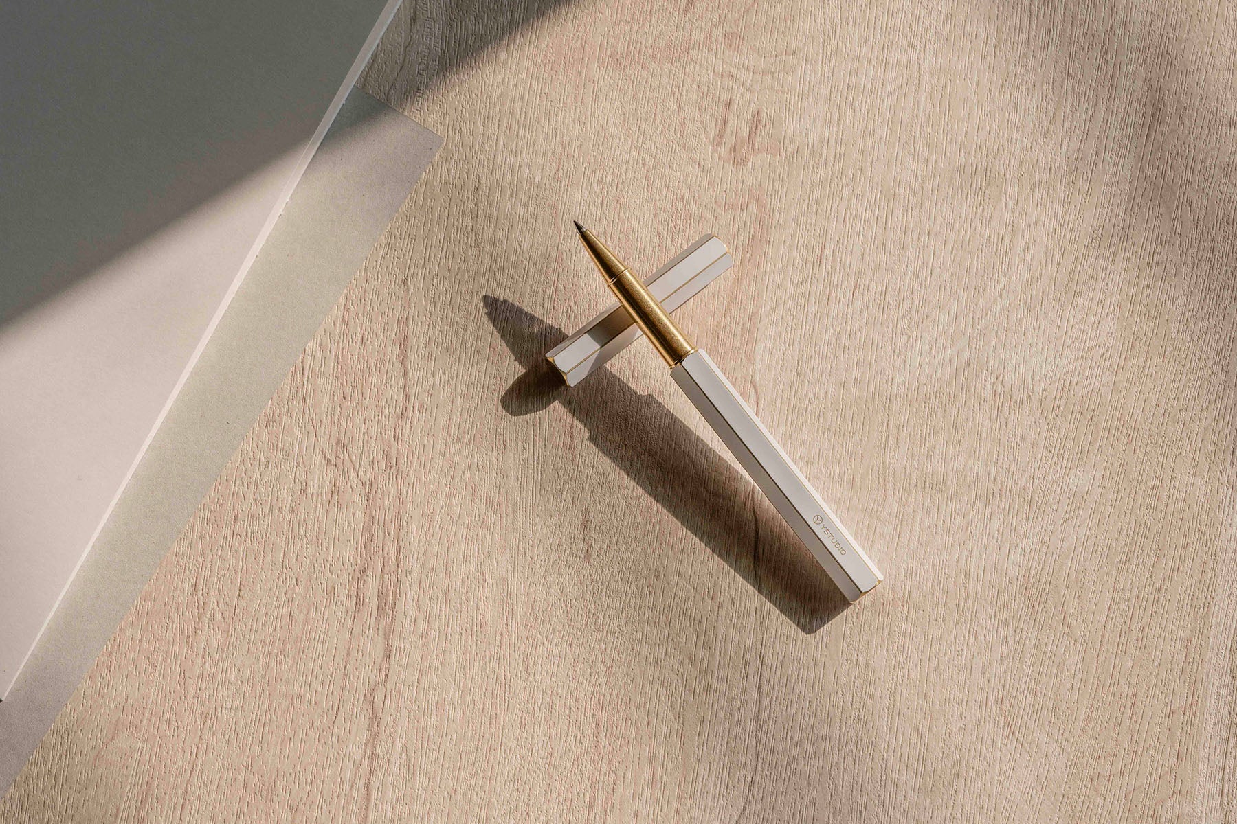 Mosiężne pióro kulkowe YSTUDIO – białe, ystudio, papierniczy design