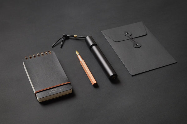 Czarne koperty z guzikami B6, Papierniczeni, design artykuły biurowe, domowe biuro