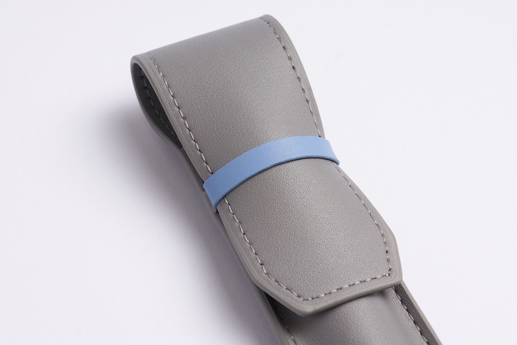 Etui na przybory do pisania Classic Reflect – szare, ystudio, papierniczy design, domowe biuro
