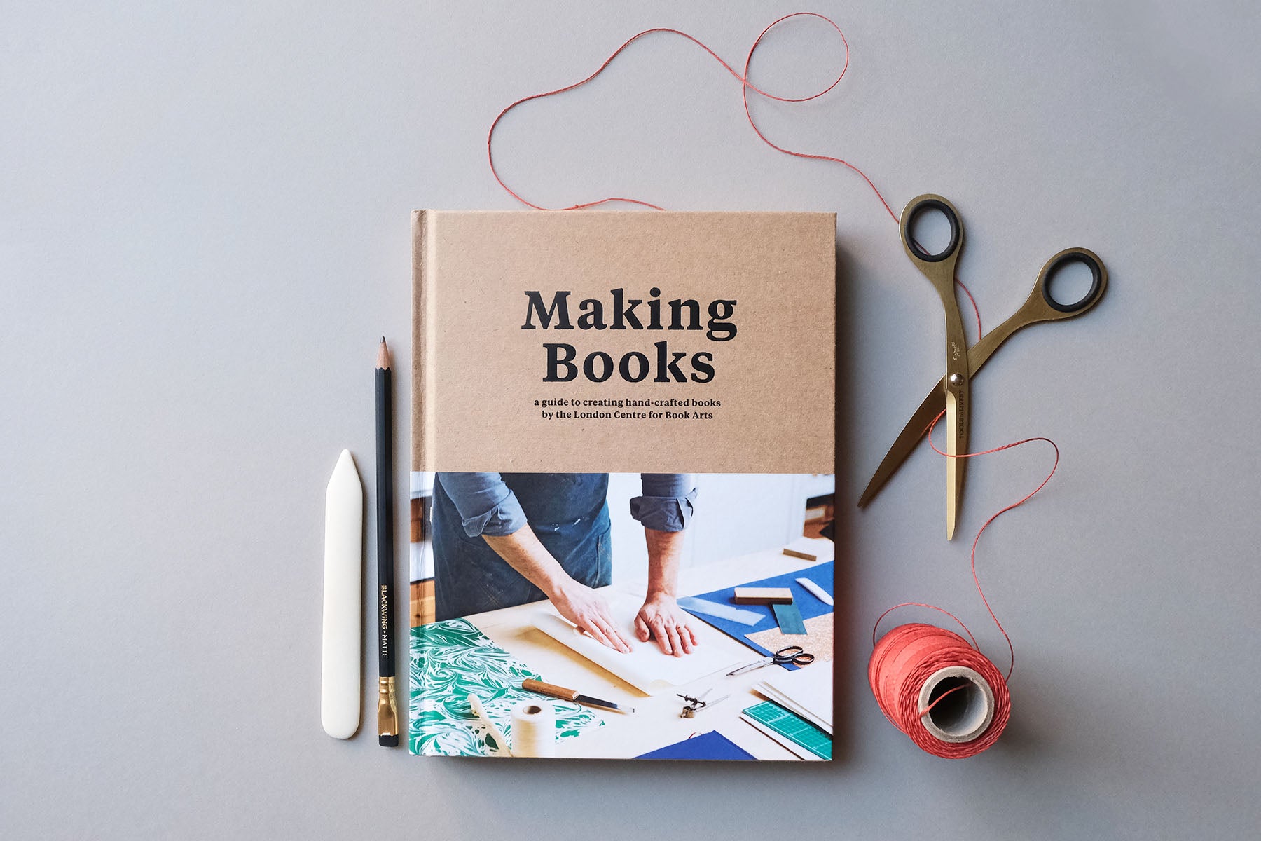Making books - a guide to creating hand-crafted books, by London Centre for Book Arts, książka o introligatorstwie, papierniczeni, papiernicze design