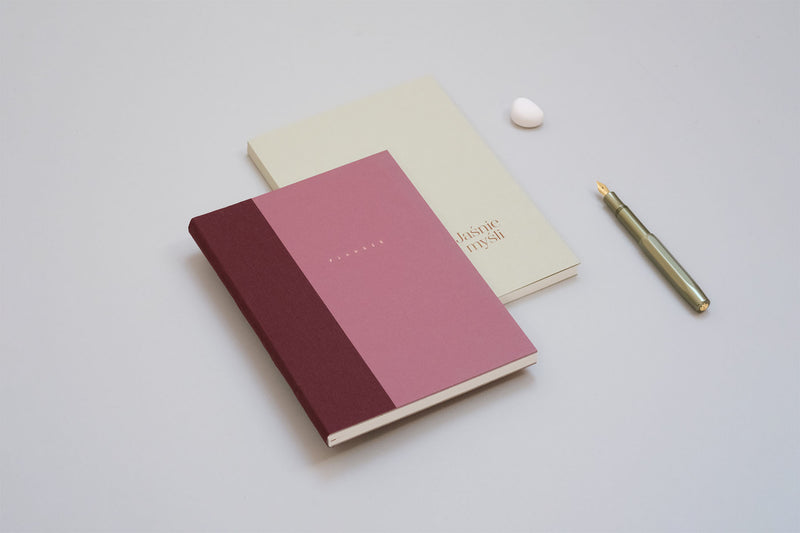 Planner KLASYK – ciemny róż, Papierniczeni, papierniczy design