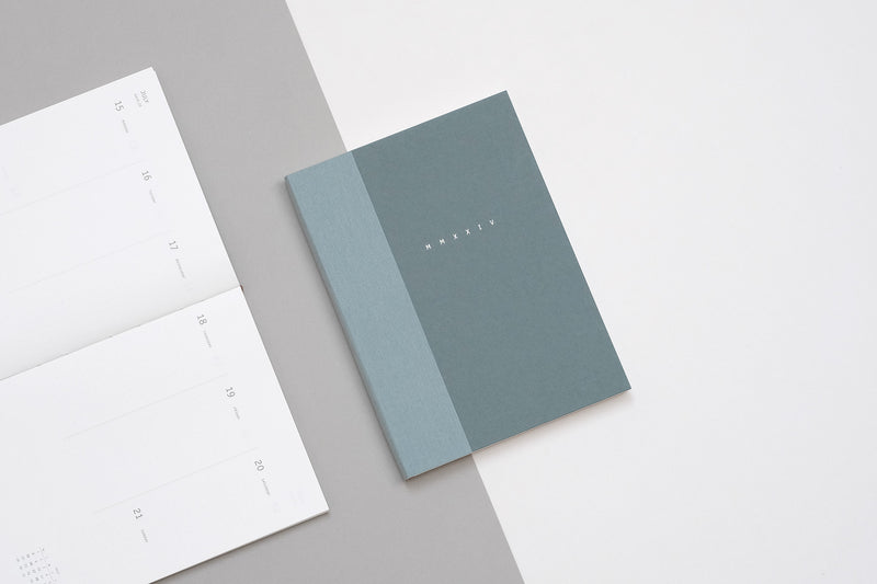 Kalendarz KLASYK MMXXIV – eukaliptus, Papierniczeni, kalendarz 2024, papierniczy design