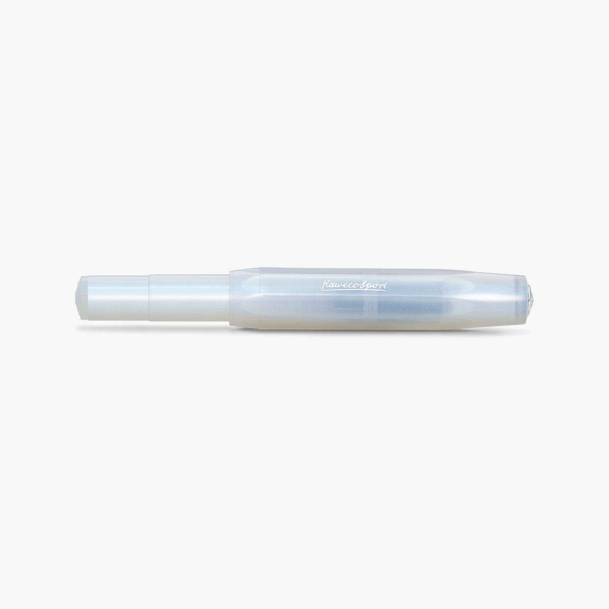 Pióro Kaweco Lunar Light Blue w kolorach inspirowanych naturą, z perłowym wykończeniem, z srebrną stalówką i napisem „Kaweco Sport”.