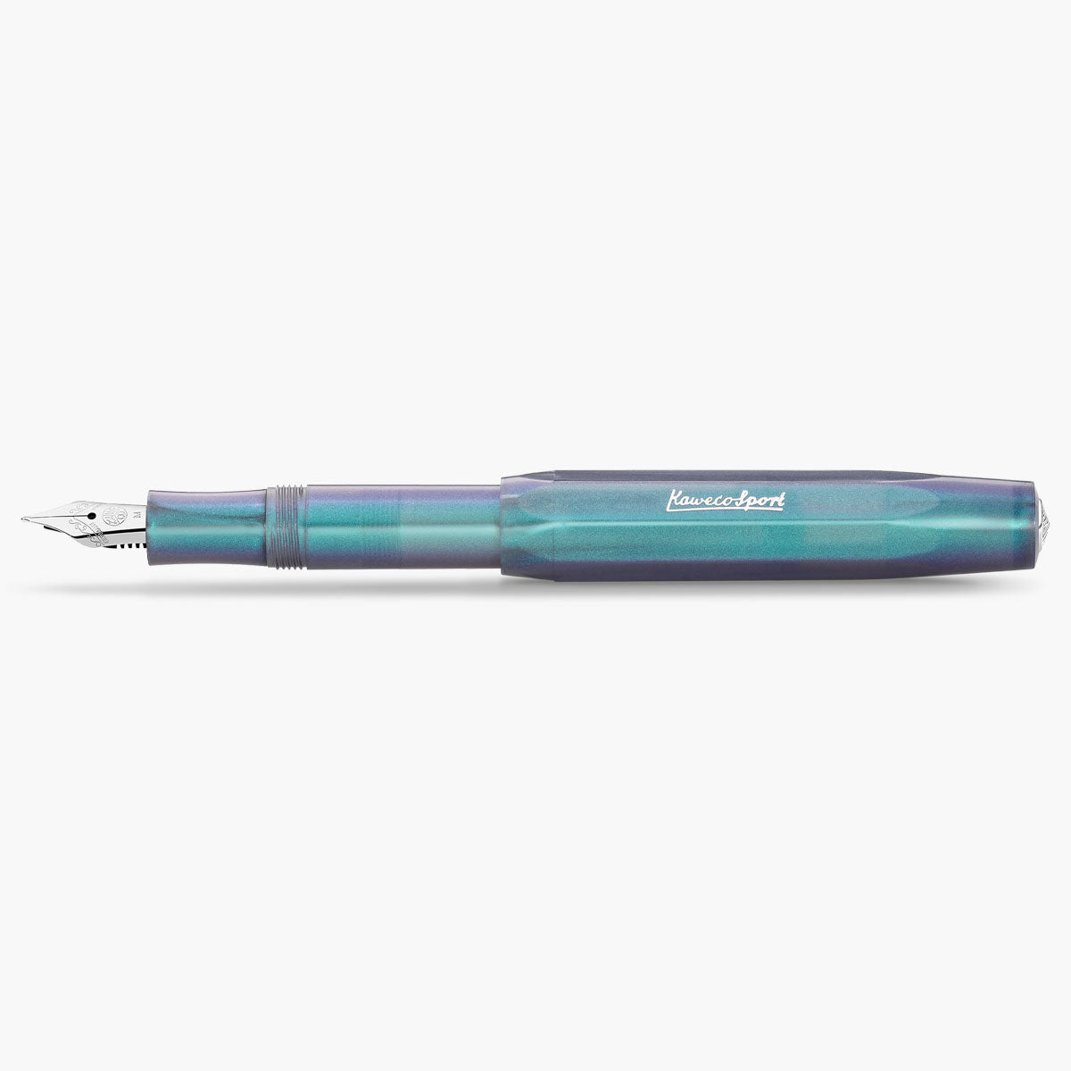 Pióro wieczne Kaweco Lunar Sport Shadow Blue w kolorach fioletowo-niebieskich ze srebrną stalówką i napisem Kaweco Sport.
