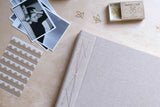 Klasyczny album na zdjęcia – naturalny, papierowe sztuki, domowe biuro, design artykuły biurowe
