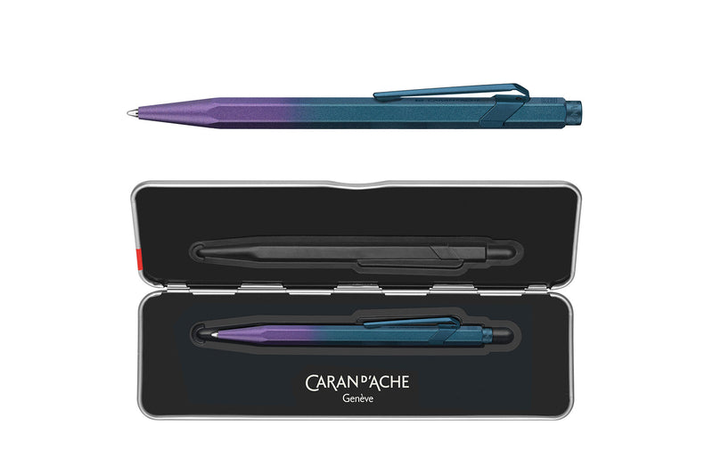 Aluminiowy długopis Caran dAche 849 Claim Your Style – Purple Ocean, Caran d'Ache, papierniczy design