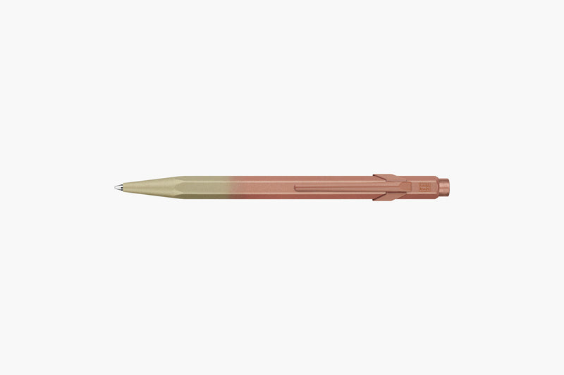 Aluminiowy długopis Caran dAche 849 Claim Your Style – Sunstone Pink, Caran d'Ache, papierniczy design