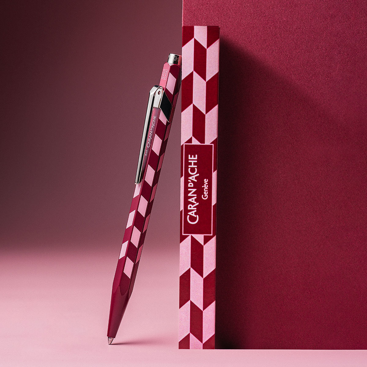 Aluminiowy długopis Caran d'Ache 849 Mosaic – Granet Red, Caran d'Ache, papierniczy design