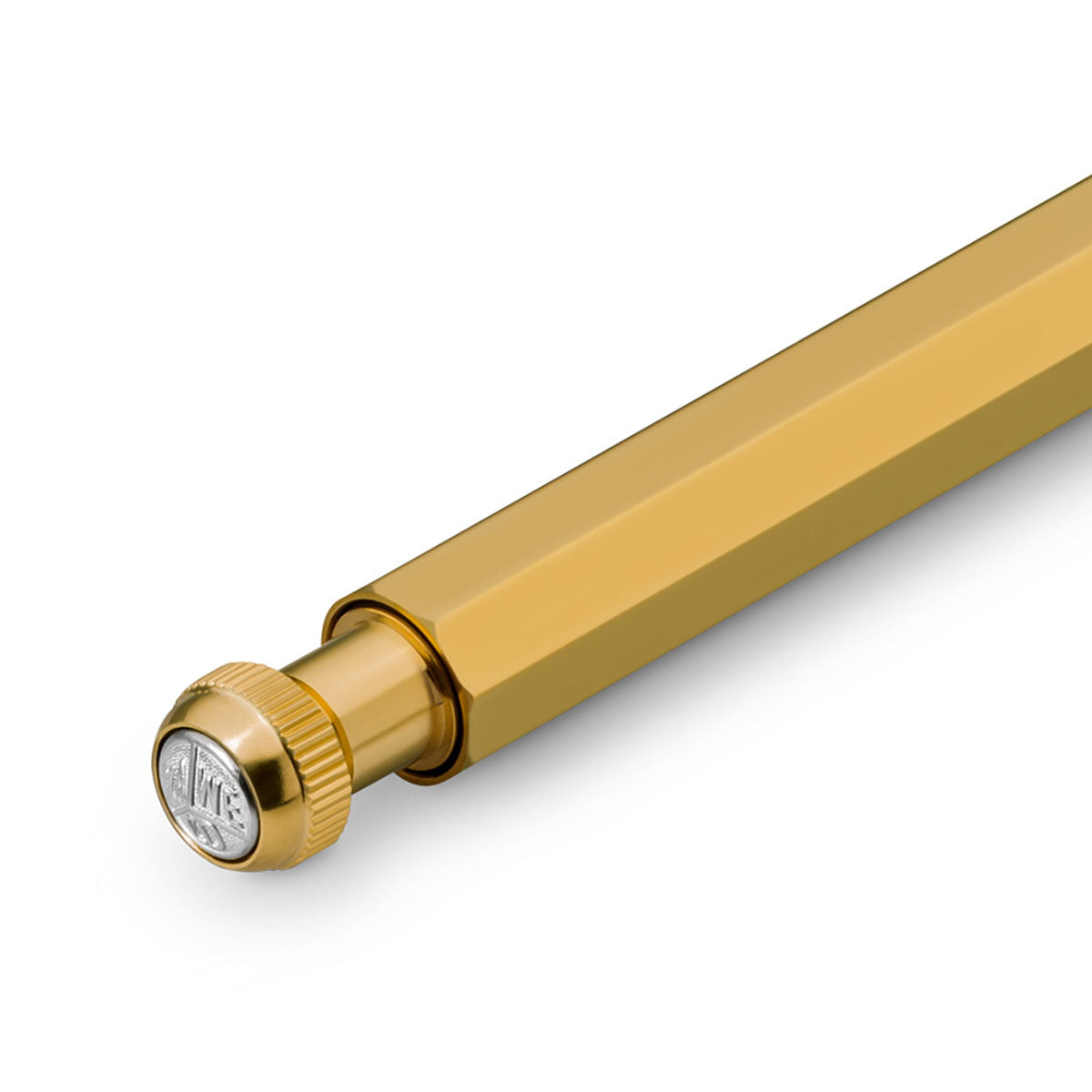 Mosiężny długopis Kaweco z kolekcji SPECIAL w kolorze złotym z srebrnym detalem z nazwą marki na przycisku.