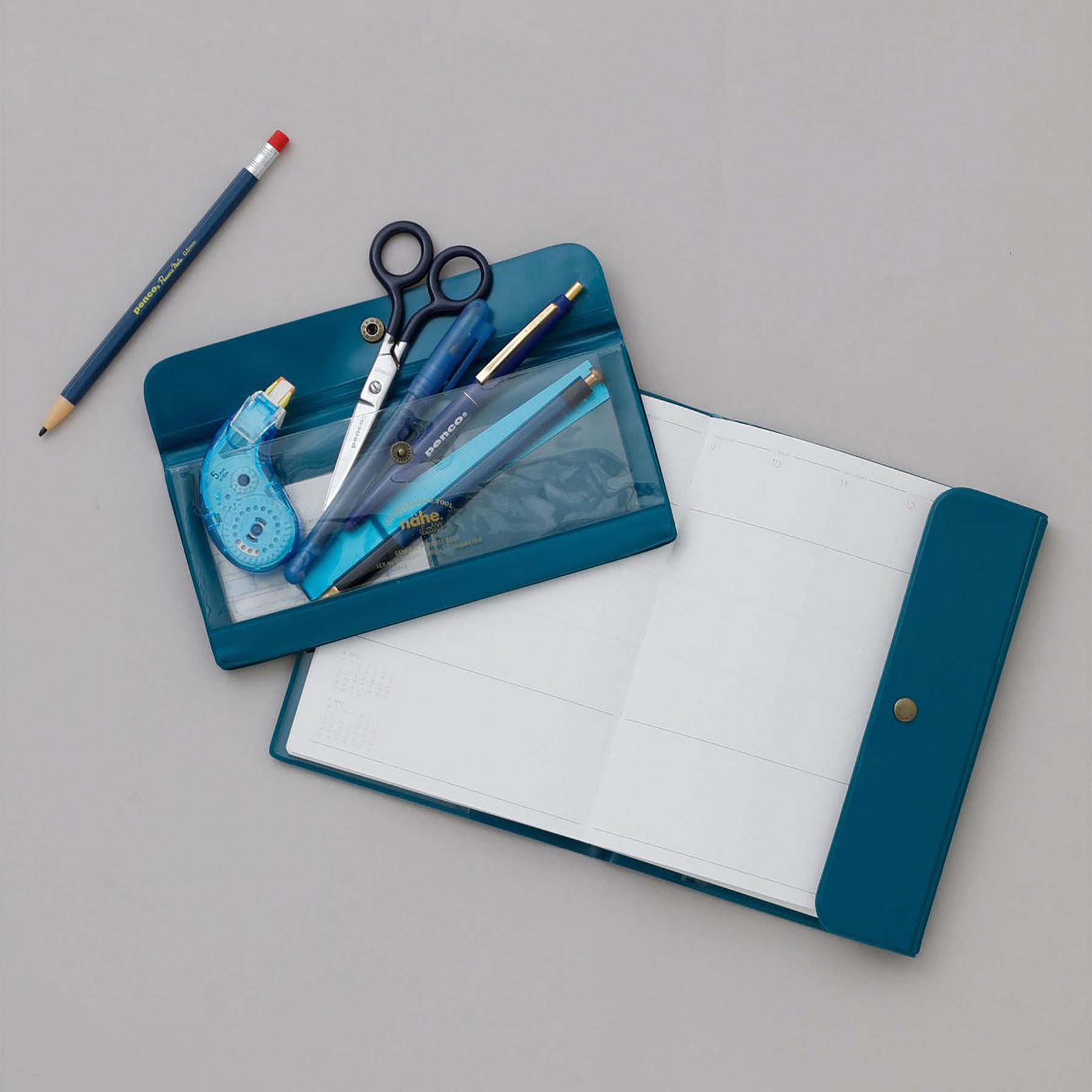 Podłużne etui – niebieskie, nähe, papierniczy design