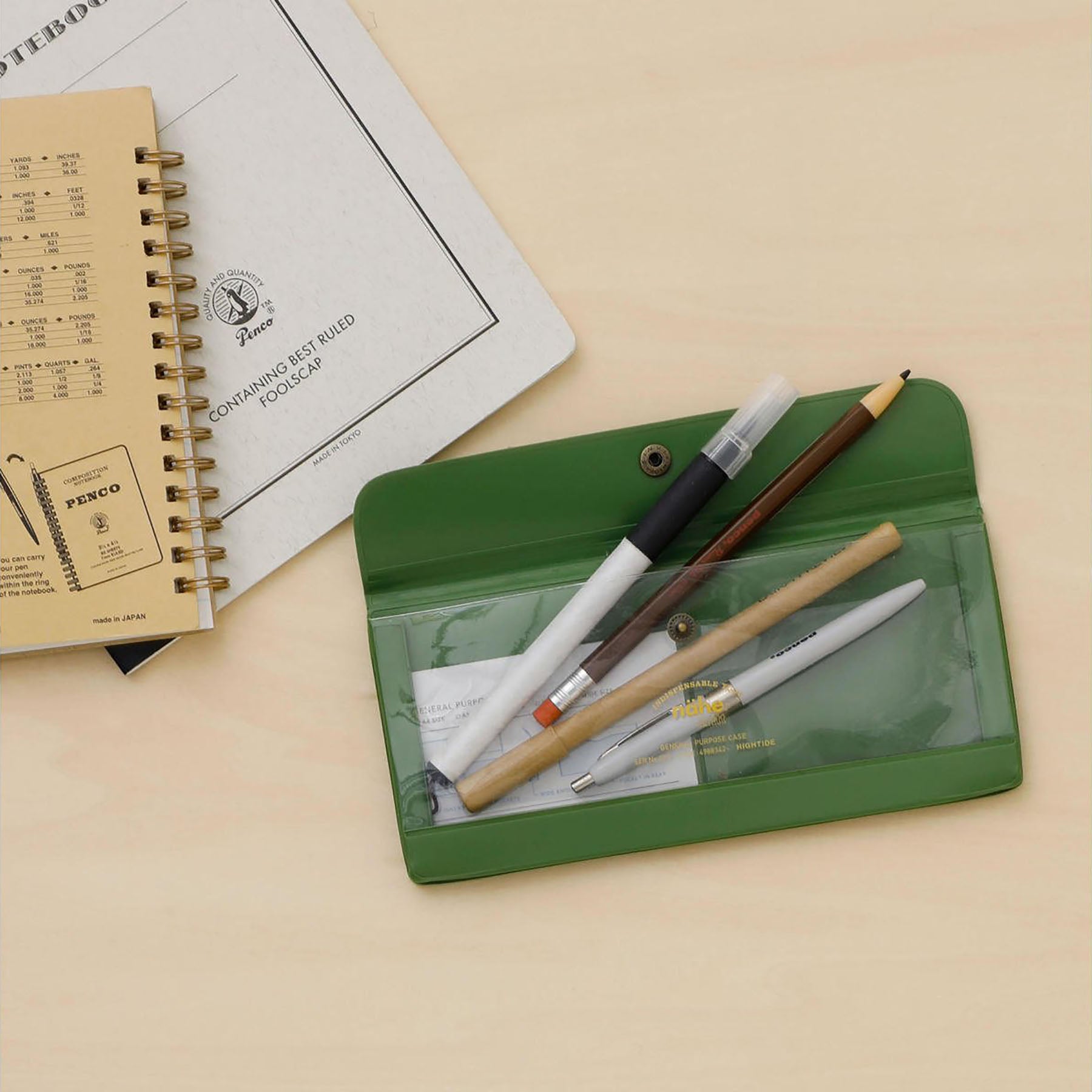 Podłużne etui – zielone, nähe, papierniczy design