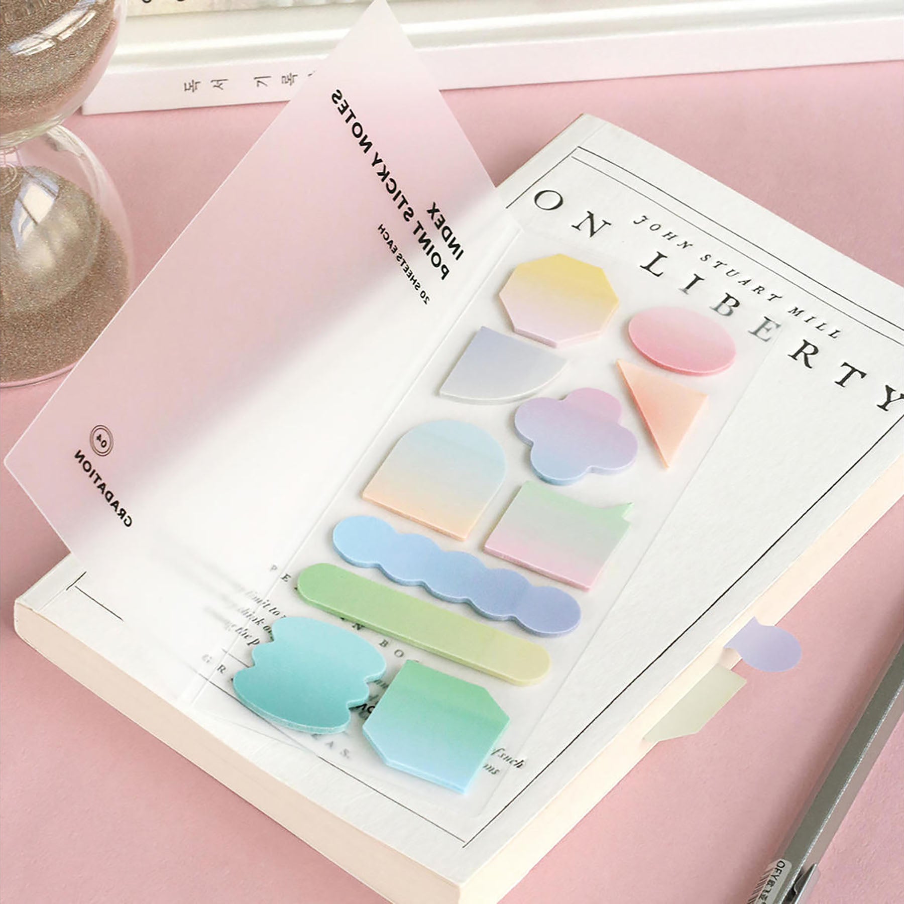 Zakładki samoprzylepne w różnych kształtach – ombre, ICONIC, papierniczy design
