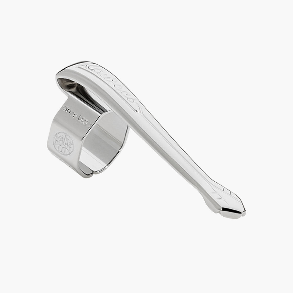 Srebrny klips Nostalgic do przyborów Kaweco z serii Special z grawerowanym logo marki. 