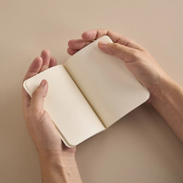 Kieszonkowy notatnik Mini Pocket Book – Highlands, Season Paper, papierniczy design