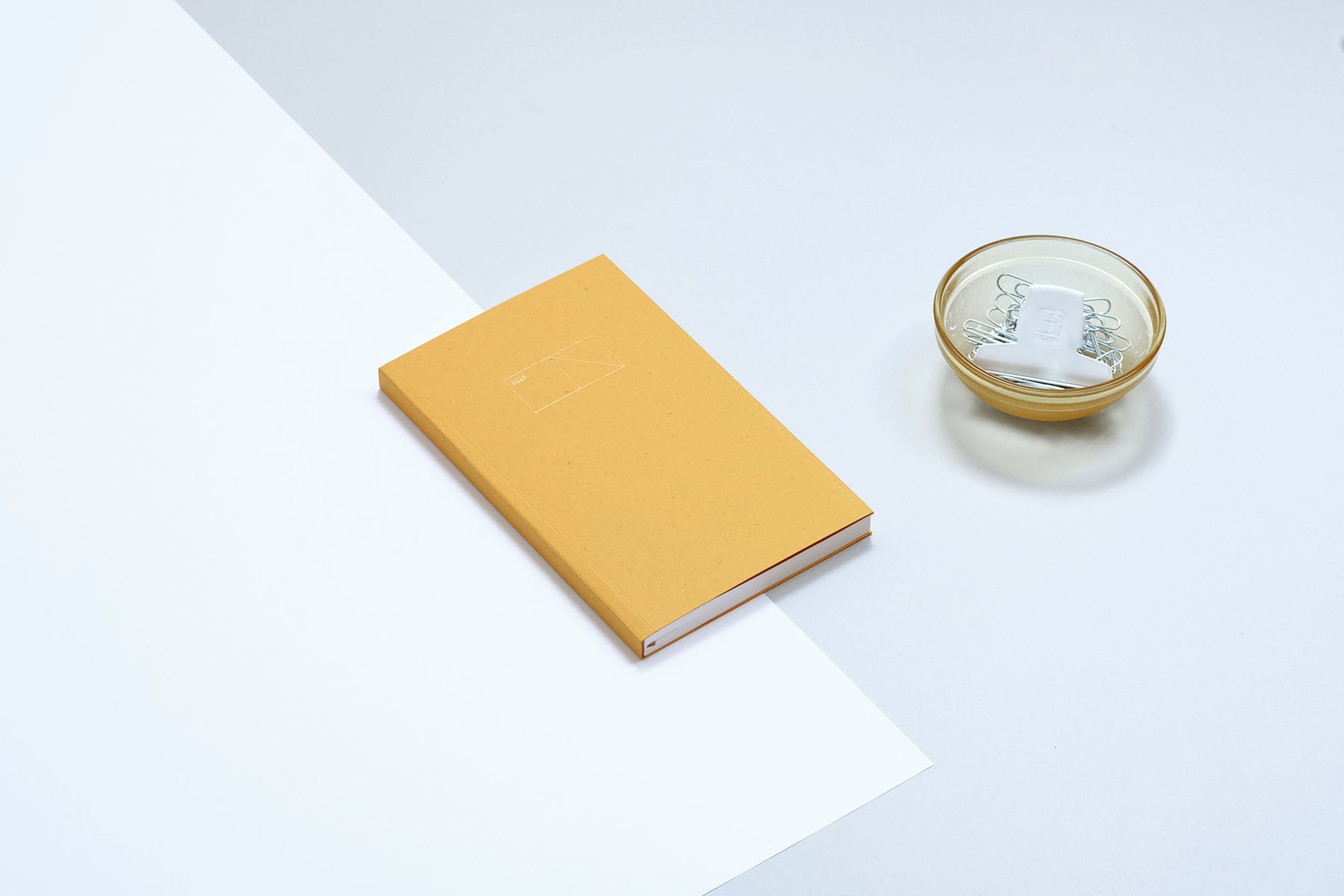 Kalendarz Copper 2026 w miękkiej oprawie – kurkuma, Papierniczeni, papierniczy design