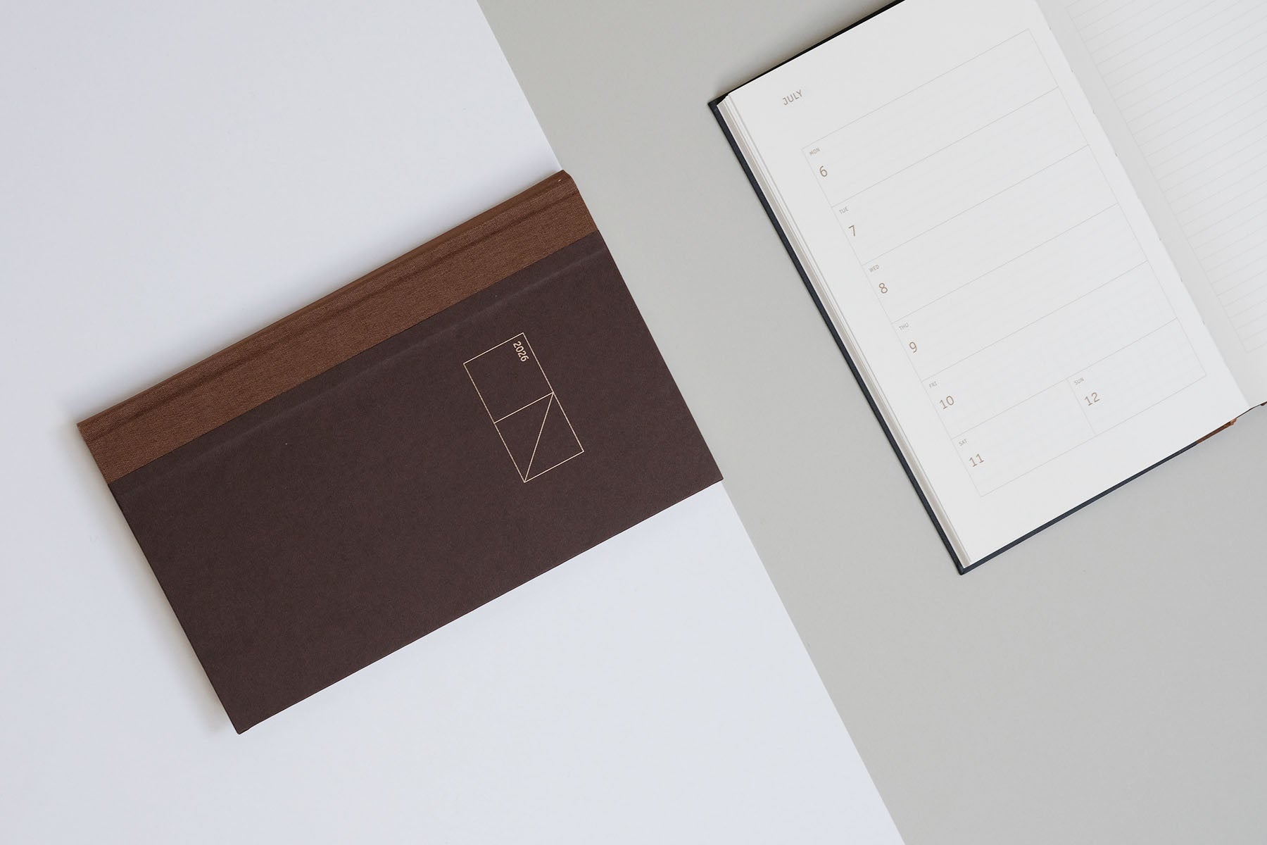 Kalendarz Copper 2026 w twardej oprawie – czekoladowy, Papierniczeni, papierniczy design