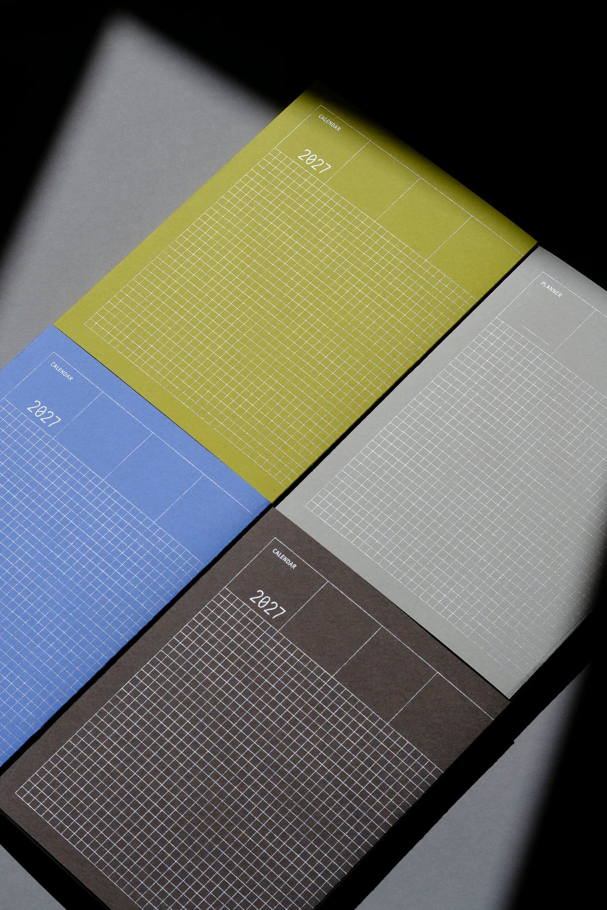 [PRESALE] Grid 2027 Calendar – smoke brown