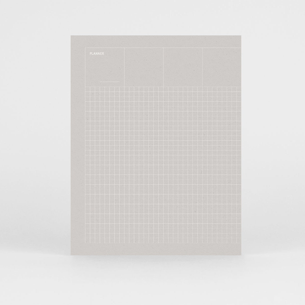 Planner niedatowany Grid w kolorze szarym i z srebrnym wzorem w kratkę na okładce.
