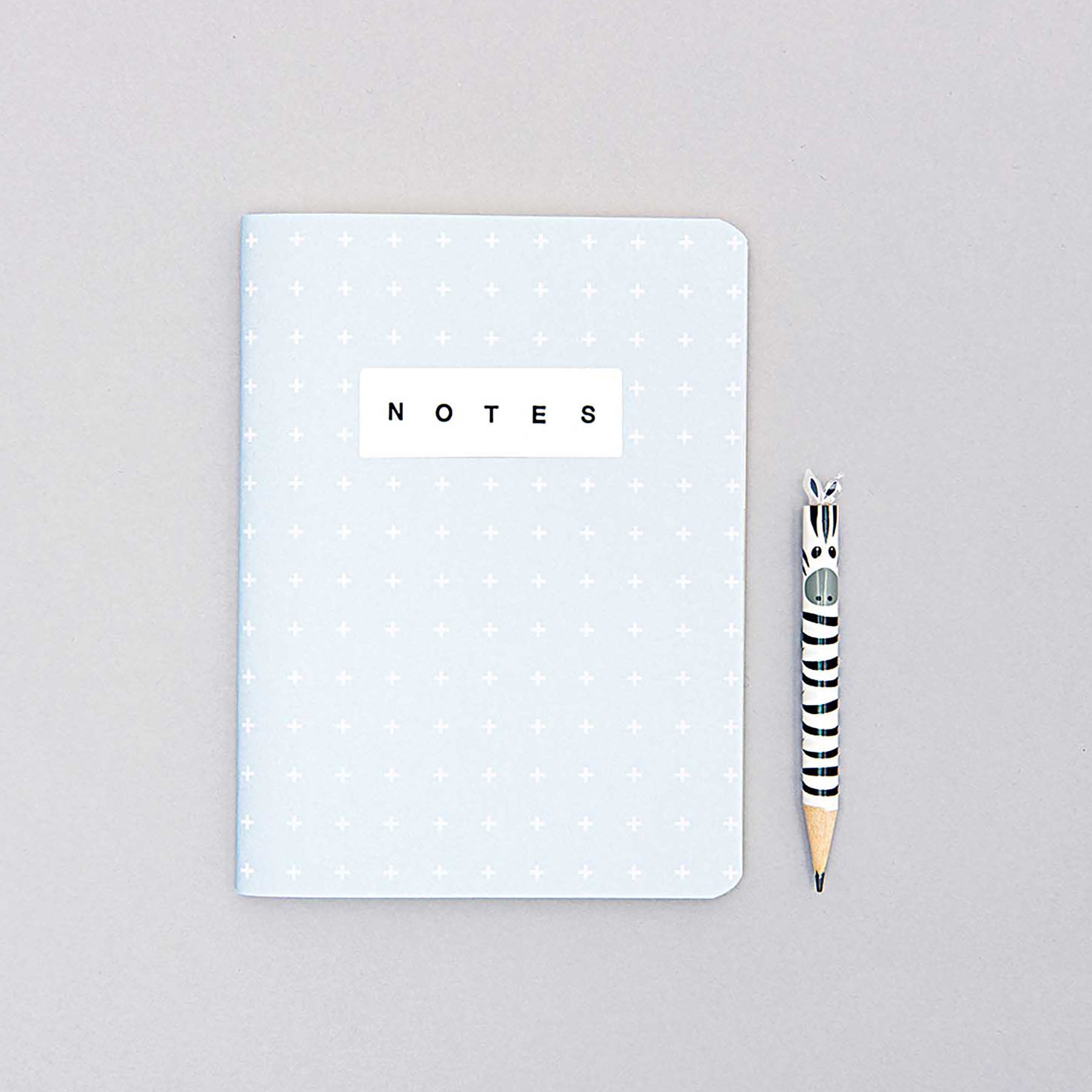 Zestaw drewnianych stempelków – litery i cyfry, Rico Design, papierniczy design