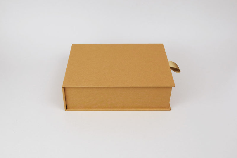 Płócienne pudełko na zdjęcia – musztardowe , KAIKO, domowe biuro, design artykuły biurowe