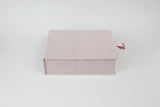 Płócienne pudełko na zdjęcia – pudrowy róż, KAIKO, domowe biuro, design artykuły biurowe