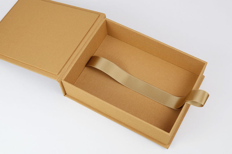 Płócienne pudełko na zdjęcia – musztardowe , KAIKO, domowe biuro, design artykuły biurowe