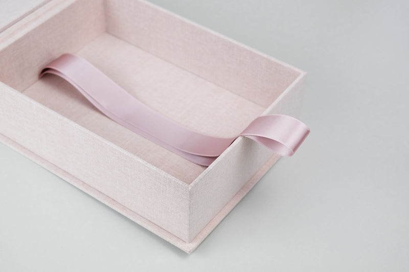 Płócienne pudełko na zdjęcia – pudrowy róż, KAIKO, domowe biuro, design artykuły biurowe