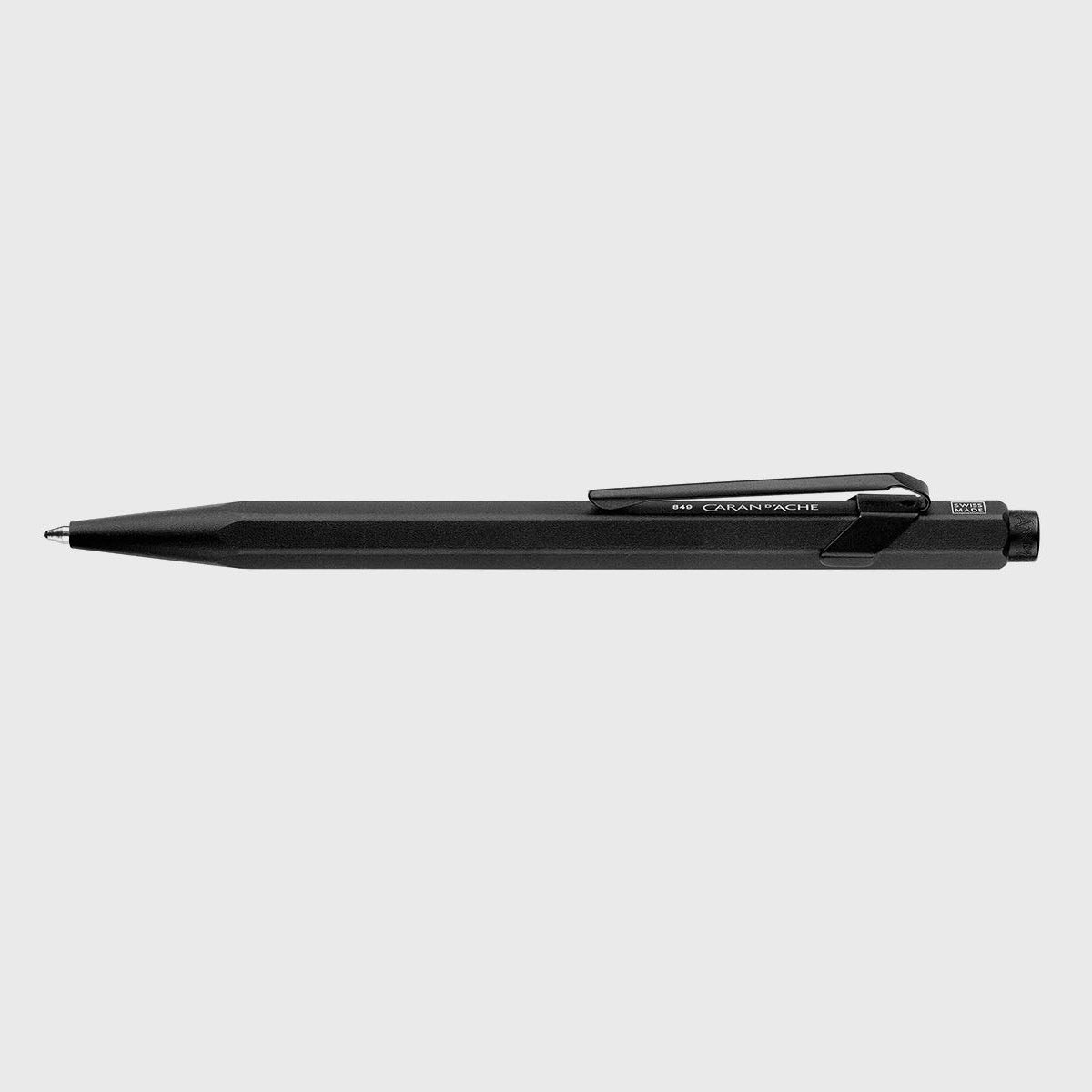 Aluminiowy długopis Caran d'Ache 849 – Black Code, Caran d'Ache, domowe biuro, artykuły biurowe