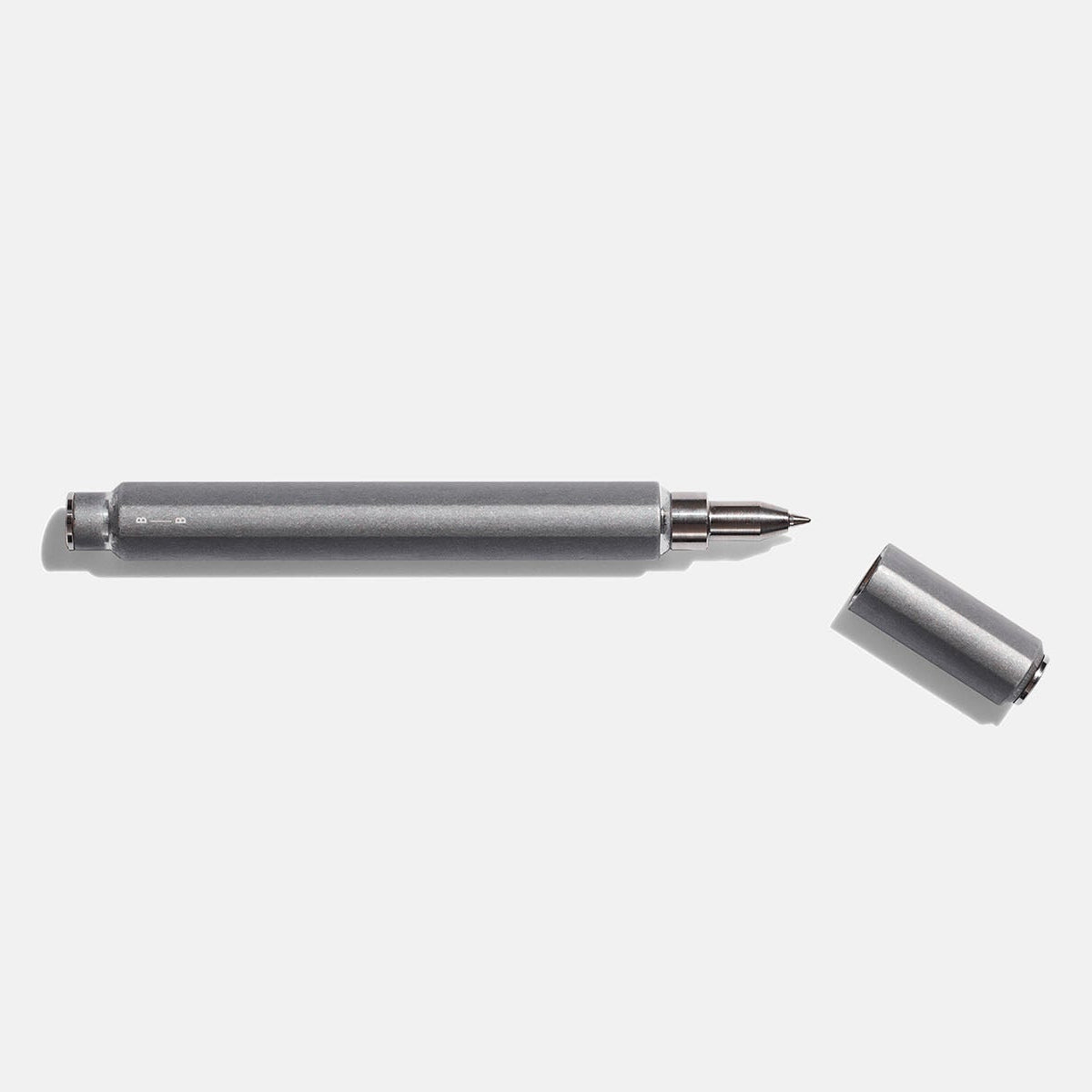 Aluminiowe pióro kulkowe z magnetycznym zamknięciem – srebrne, before breakfast, domowe biuro, designerskie artykuły biurowe