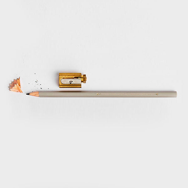 Szary ołówek 4B, Katie Leamon, design sklep papierniczy, domowe biuro