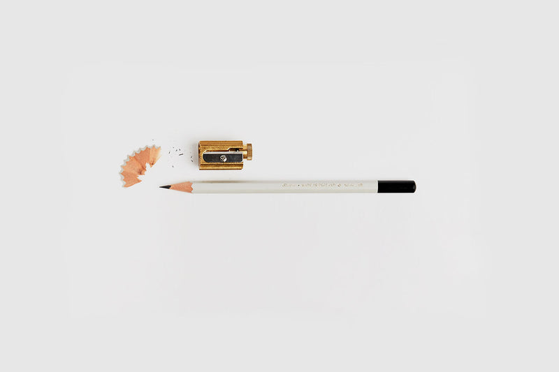 Szary ołówek HB, Katie Leamon, design sklep papierniczy, domowe biuro