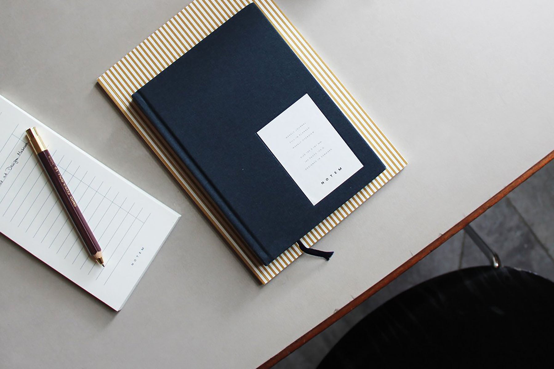 Even Weekly Journal - granatowy, NOTEM, design sklep papierniczy, domowe biuro