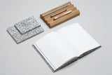Dębowa podstawka na trzy przybory do pisania, Papierniczeni, design sklep papierniczy, domowe biuro