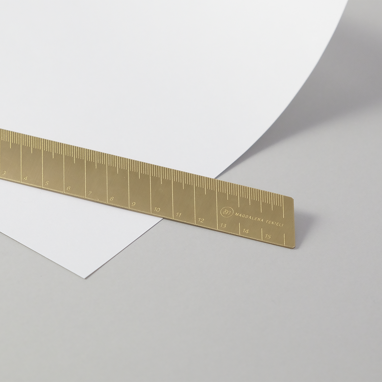 Mosiężna linijka Paper Love, Magdalena Tekieli, design artykuły biurowe, domowe biuro